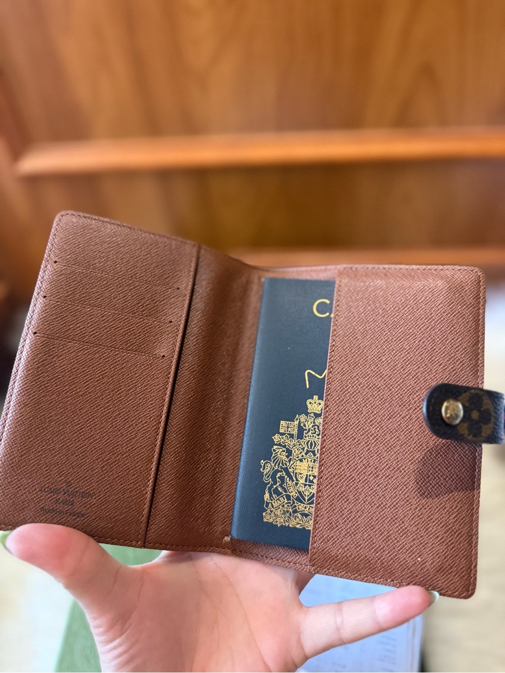 Steal Deal✨LV Agenda/Passport Holder ✨ Firm Price